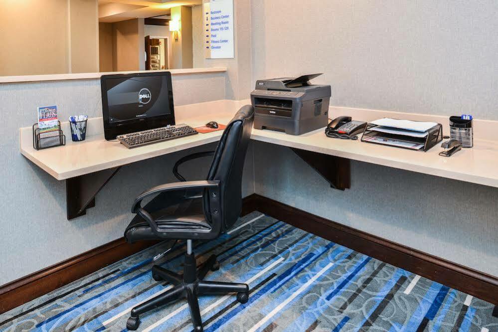 Holiday Inn Express Hotel & Suites York By Ihg Εξωτερικό φωτογραφία